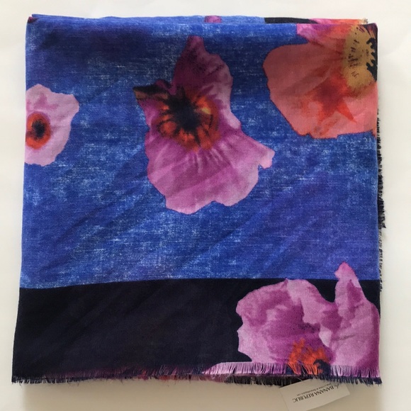 Banana Republic Large Square Scarf - Picture 2 of 4